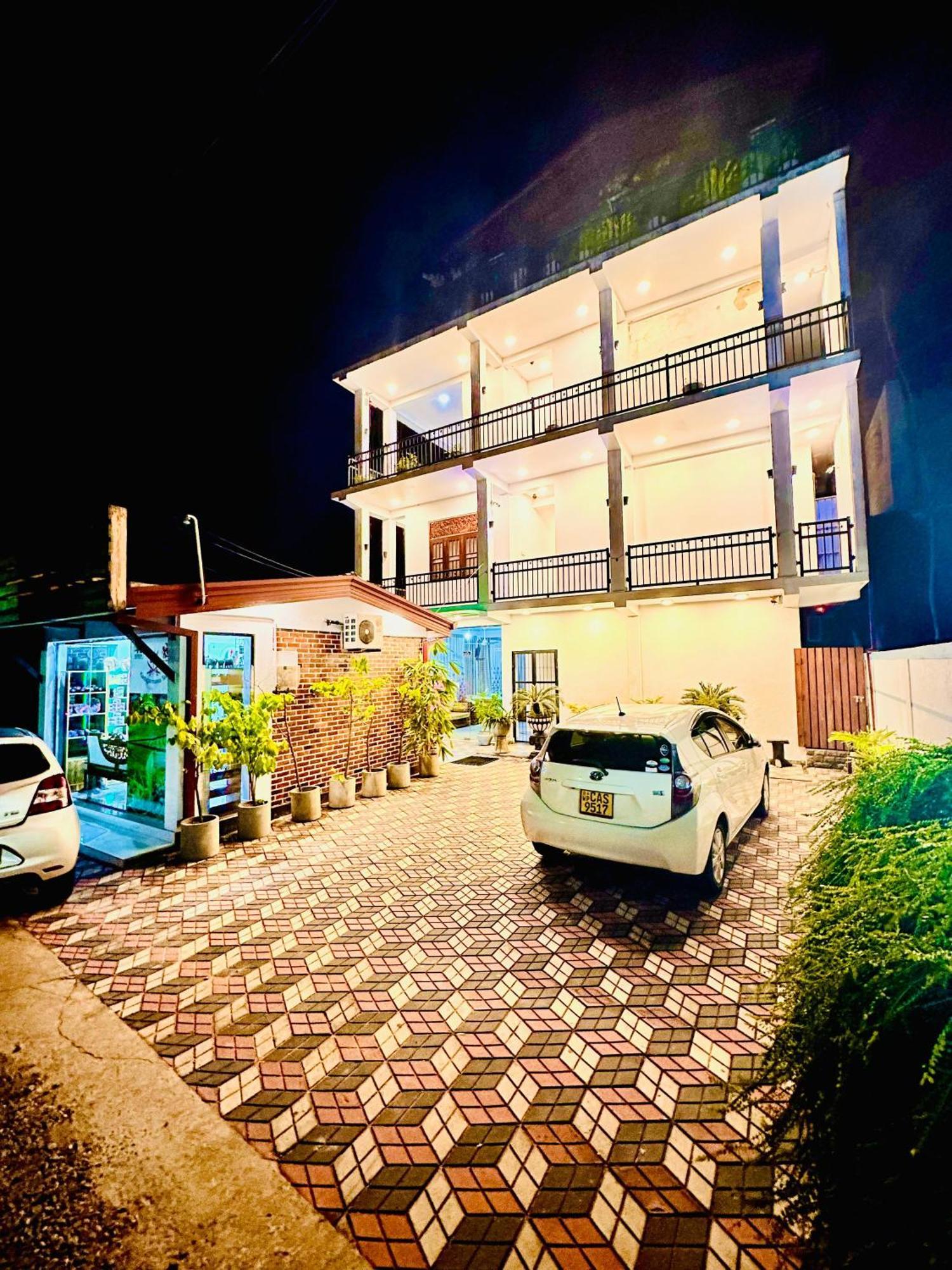 Otha Shy Airport Transit Hotel Katunayaka Exterior foto