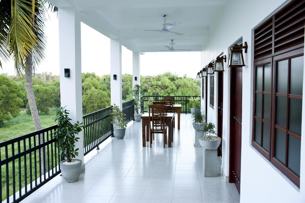 Otha Shy Airport Transit Hotel Katunayaka Exterior foto