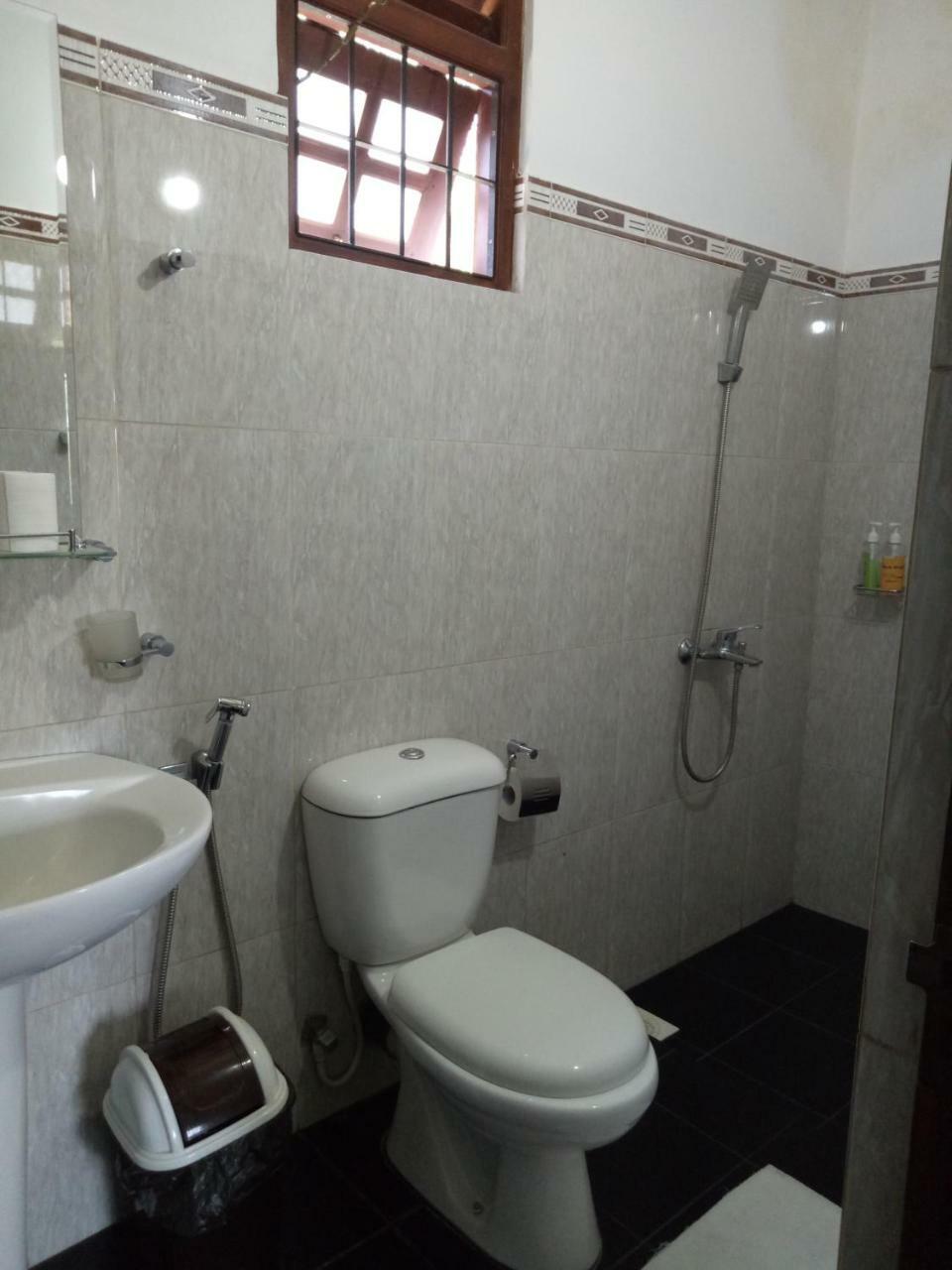 Otha Shy Airport Transit Hotel Katunayaka Exterior foto