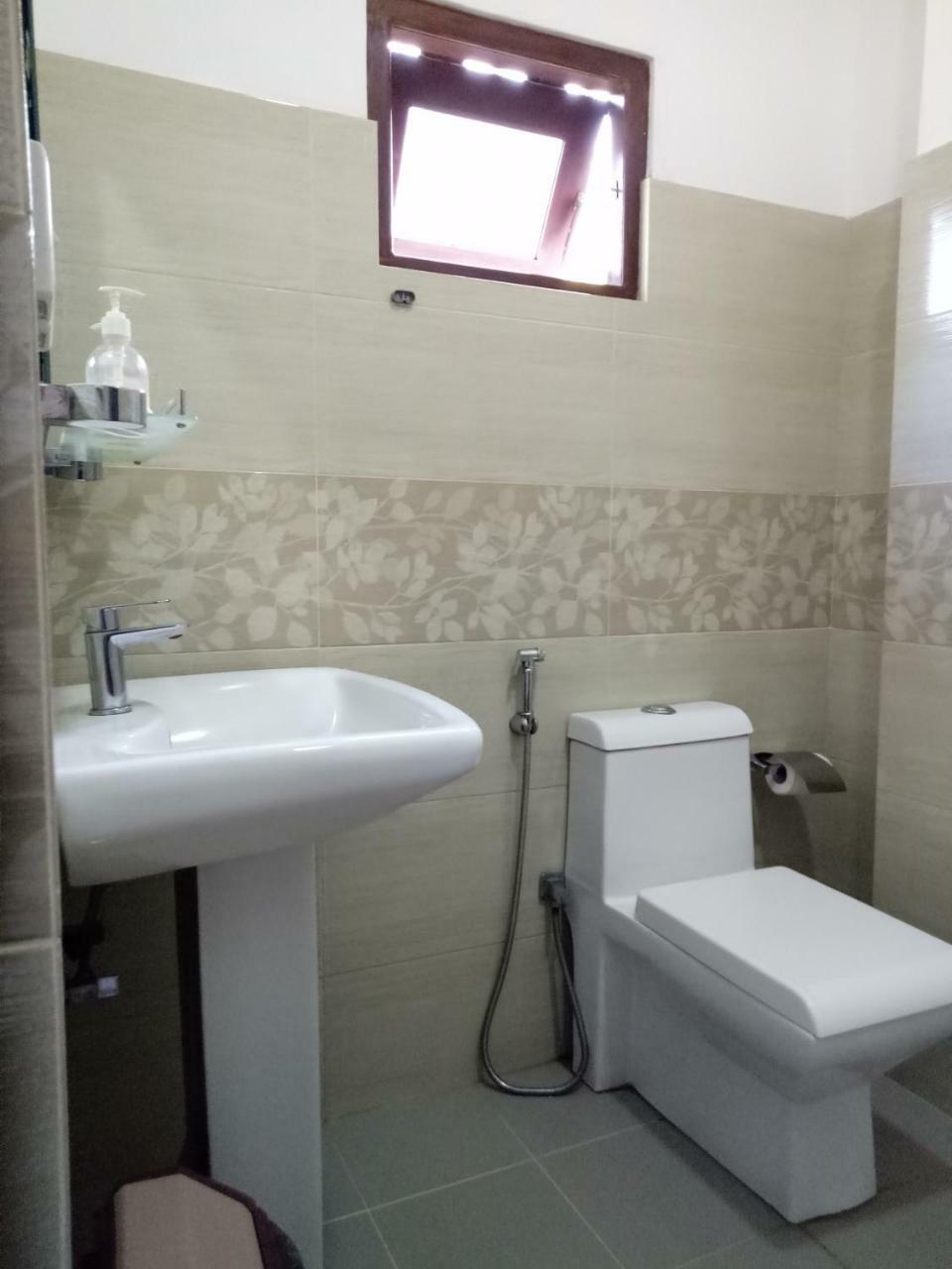 Otha Shy Airport Transit Hotel Katunayaka Exterior foto