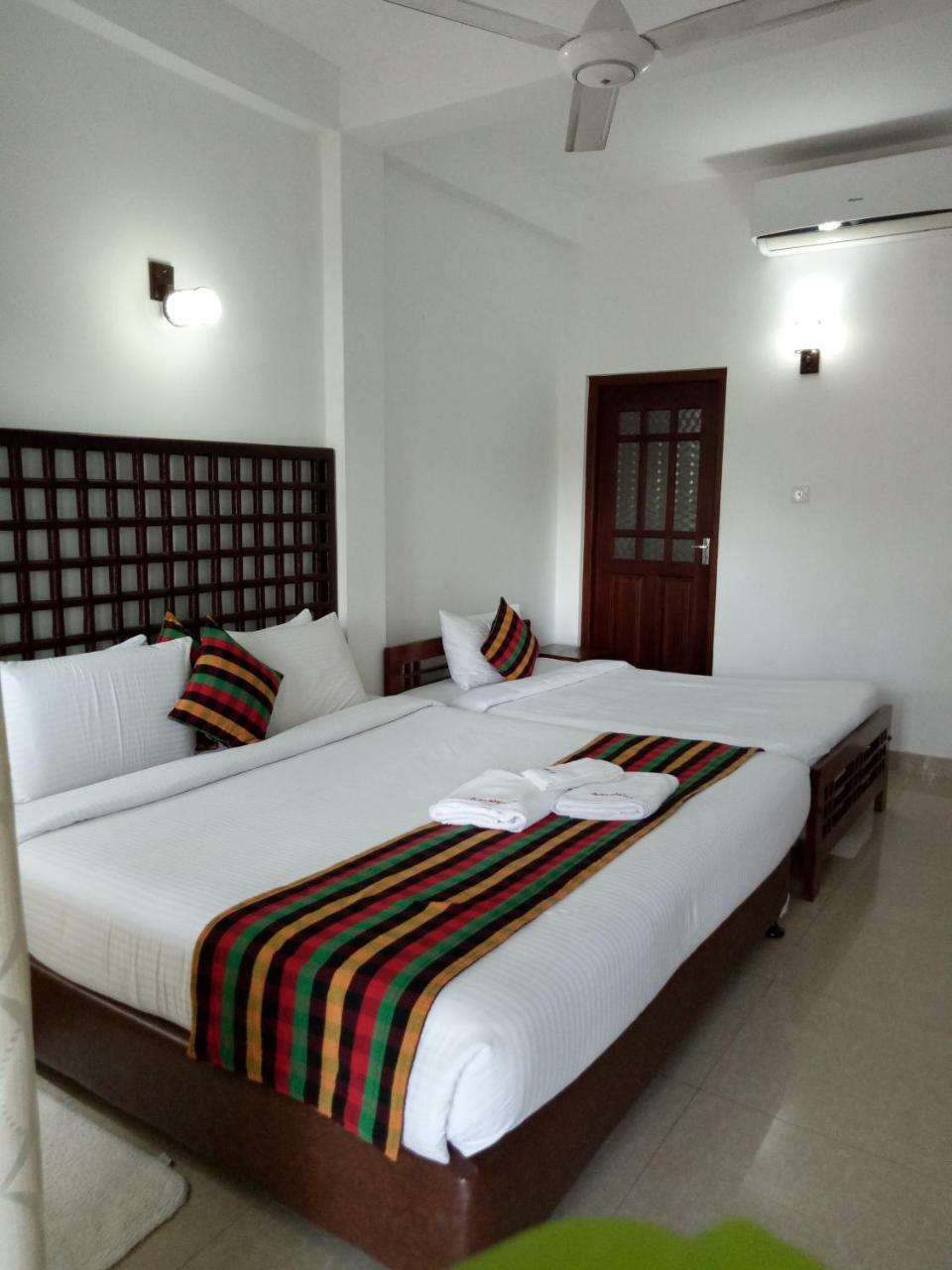 Otha Shy Airport Transit Hotel Katunayaka Exterior foto