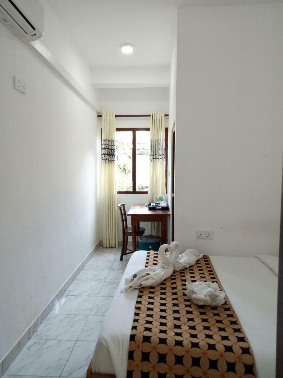 Otha Shy Airport Transit Hotel Katunayaka Exterior foto